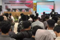 Keterangan foto : Lebih kurang 200 orang relawan-relawan Ganjar Pranowo mendeklarasikan dukungannya, di Hotel Kawana, Kota Padang, Rabu (29/9/2023)