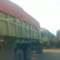 Keterangan foto : Kegitan galian tanah di Kecamatan Curugbitung, Lebak, Banten yang makin menjamur dikeluhkan pengguna jalan dan warga sekitar, Kamis (28/9/2023)