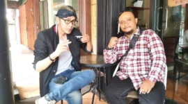 Keterangan foto; Adi Baba Sekjen OrkessTv Bersama Ketua Umum OrkessTv Andy Tanu, Sabtu (30/09/2023).