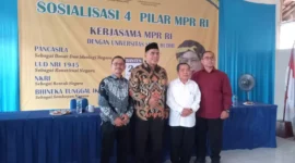 Keterangan poto : Poto bersama antara Rektor
