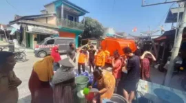 Keterangan Foto: Badan Penanggulangan Bencana Daerah (BPBD) Provinsi Banten pada Selasa 29 Agustus 2023 telah mendistribusikan sekitar 30.000 liter air bersih untuk warga di Desa Bojen Kecamatan Sobang-Kabupaten Pandeglang.