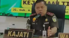 Keterangan foto : Kajati Sumatera Selatan, Sarjono Turin membantah soal data dalam laporan hasil keuangan Pejabat negara (LHLPN) miliknya, Rabu (6/9/2023)