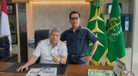Keterangan foto : Sekjen Matahukum, Mukhsin Nasir menggunakan kacamata, Sabtu (20/10/2023)