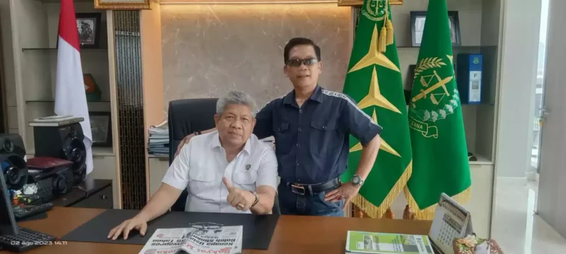Keterangan foto : Sekjen Matahukum, Mukhsin Nasir menggunakan kacamata, Sabtu (20/10/2023)