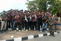 Keterangan foto : Ratusan Ormas dari Laskar Merah Putih (LMP) dan Masyarakat Banten Bersatu (MBB) satu Komando dengan Ketua Umum H.M Arsyad Cannu dan Kamada Provinsi Banten Rudi Ogky menggelar aksi di depan Kantor Pemerintahan Kabupaten Lebak, Senin (2/9/2023)