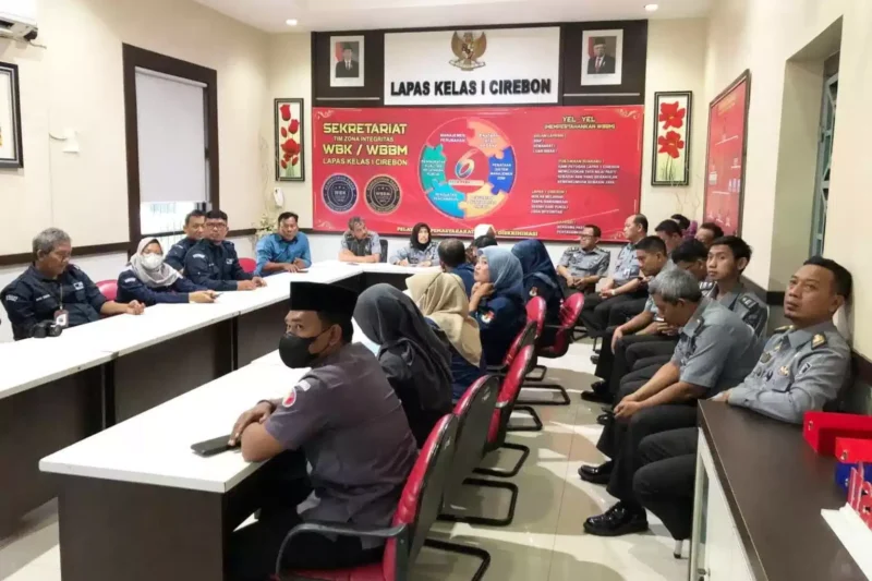Keterangan foto : KPU Cirebon Lakukan Audiensi dan Sosialisasi (DPTb) di Lapas Cirebon, (Selasa, 3/10/2023) 