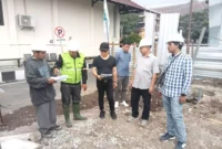 Keterangan foto : Kepala Seksi Intelijen Kejaksaan Negeri Kota Malang, Eko Budisusanto bersama dengan Tim Pengamanan Pembangunan Strategis (PPS) Kejaksaan Negeri Kota Malang melakukan peninjauan lapangan terhadap dua Proyek Strategis Daerah di Kota Malang, Rabu (4/10/2023)