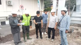 Keterangan foto : Kepala Seksi Intelijen Kejaksaan Negeri Kota Malang, Eko Budisusanto bersama dengan Tim Pengamanan Pembangunan Strategis (PPS) Kejaksaan Negeri Kota Malang melakukan peninjauan lapangan terhadap dua Proyek Strategis Daerah di Kota Malang, Rabu (4/10/2023)