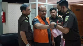 Keterangan foto : Tim Penyidik Kejaksaan Negeri (Kejari) Jakarta Barat melakukan penahanan terhadap tersangka Elisa Danardono, Selasa (3/9/2023)