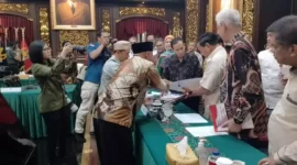 Keterangan foto : Puluhan akademisi lintas Perguruan Tinggi (PT) menemui Menteri Pertahanan Prabowo Subianto di Kantor Kemenhan RI, Jalan Medan Merdeka Barat, Selasa, 3 Oktober 2023.