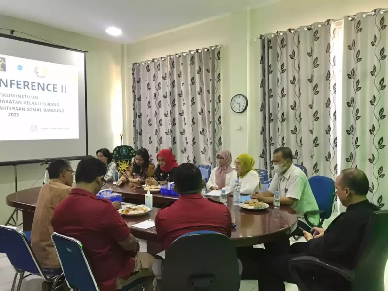 Keterangan foto : 6 orang mahasiswa Poltekesos Bandung yang didampingi oleh dosen pembimbing, Bambang Rustanto, (Kamis, 5/10/2023) 