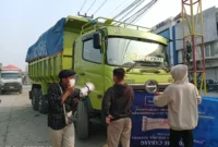 Keterangan foto : Elemen Mahasiswa yang tergabung dari Solidaritas Mahasiswa Demokrasi (SOMASI) Tangerang apresiasi langkah responsif unsur Pemerintah Kabupaten Tangerang, Jumat (6/10/2023)