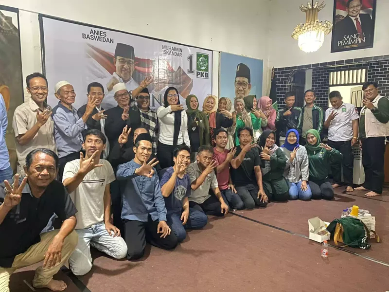 Keterangan foto : Camellia Panduwinata atau yang lebih dikenal dengan Teh Camel, bersama DPC PKB Kota Bogor, menyatakan siap memenangkan pasangan Anies Baswedan dan Muhaimin Iskandar (Cak Imin) yang bakal berlaga pada Pilpres 2024 mendatang, Jumat (6/10/2023)