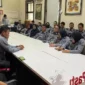 Keterangan Foto : Kepala Lapas Cirebon Berikan Arahan Kepada Staff dan Pegawai Lapas Untuk Berikan Pelayanan Terbaik, (TerasMedia/Foto) 