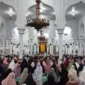 Keterangan Poto: Kajian Muslimah juga dihadiri para Ibu pejabat di lingkungan Pemerintah Aceh, seperti Ibu Mellani Subarni (Ibu Sekda), para pengusaha wanita, serta para Ibu Dharma Wanita lainnya.