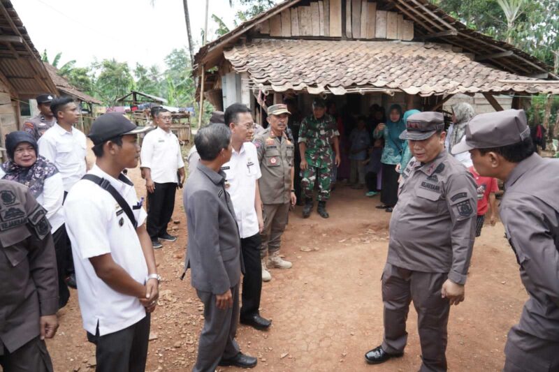 Keterangan foto : Kejari Prengsewu Resmikan rumah harapan korban kekerasan, Rabu (11/10/2023)