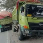 Keterangan foto : Proyek drainase Jalan Raya Nasional Rangkasbitung - Cikande hancur oleh truk-truk galian tanah merah, Senin (15/10/2023)