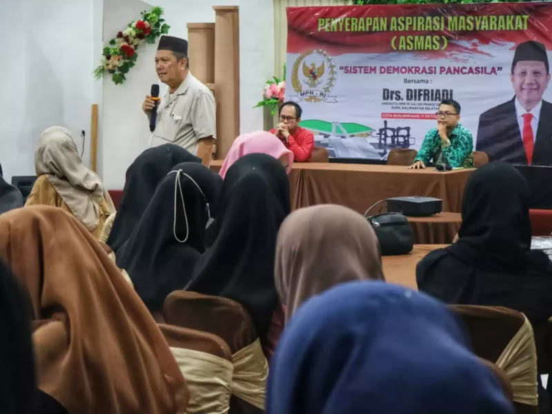 Keterangan foto : Anggota DPR RI Komisi II Difriadi melaksanakan kegiatan penyerapan Aspirasi Masyarakat di kota Banjarmasin, Sabtu (14/10/2023)