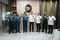 Keterangan foto : Jaksa Agung Burhanuddin dan Kepala Staf TNI Angkatan Laut (KSAL), Laksamana TNI Muhammad Ali lakukan pertemuan membahas penegakan hukum di wilayah laut, Rabu (18/10/2023)