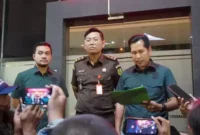 Keterangan foto : Kejaksaan Negeri (Kejari) Kota Tangerang telah melakukan penetapan tersangka perkara dugaan tindak pidana pungutan liar (pungli) atau penerimaan gratifikasi yang dilakukan oleh oknum pegawai Badan Perlindungan Pekerja Migran Indonesia (BP2MI) di Wilayah Kota Tangerang Tahun 2023.