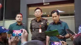 Keterangan foto : Kejaksaan Negeri (Kejari) Kota Tangerang telah melakukan penetapan tersangka perkara dugaan tindak pidana pungutan liar (pungli) atau penerimaan gratifikasi yang dilakukan oleh oknum pegawai Badan Perlindungan Pekerja Migran Indonesia (BP2MI) di Wilayah Kota Tangerang Tahun 2023.