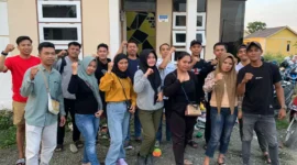 Keterangan foto : Kelompok anak muda di Desa Barokah kecamatan Simpang Empat Kabupaten Tanah Bumbu gelar sukuran atas putusan Mahkamah Kontitusi (MK), Rabu (18/10/2023)