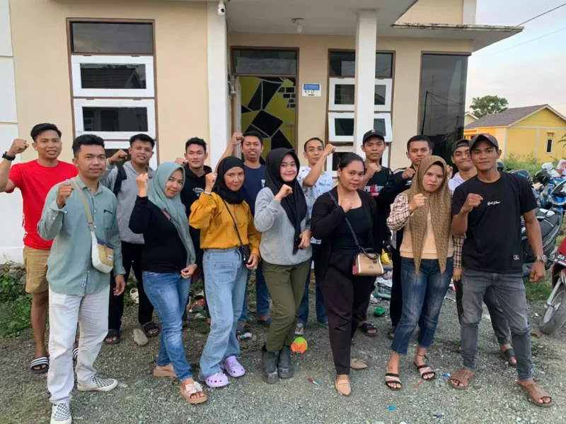 Keterangan foto : Kelompok anak muda di Desa Barokah kecamatan Simpang Empat Kabupaten Tanah Bumbu gelar sukuran atas putusan Mahkamah Kontitusi (MK), Rabu (18/10/2023)
