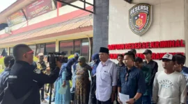 Foto: Warga Desa Kramat, Pakuhaji, Kabupaten Tangerang pertanyakan Surat Pemberitahuan Perkembangan Hasil Penyidikan (SP2HP) Ke Polres Metro Tangerang Kota, prihal adanya laporan dugaan pungutan liar (pungli) dalam program Pendaftaran Tanah Sistematis Lengkap (PTSL).