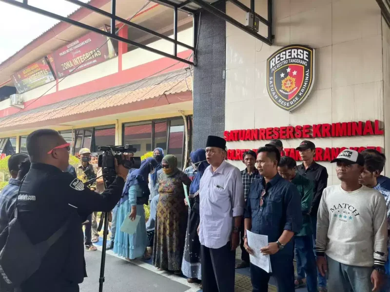 Foto: Warga Desa Kramat, Pakuhaji, Kabupaten Tangerang pertanyakan Surat Pemberitahuan Perkembangan Hasil Penyidikan (SP2HP) Ke Polres Metro Tangerang Kota, prihal adanya laporan dugaan pungutan liar (pungli) dalam program Pendaftaran Tanah Sistematis Lengkap (PTSL).