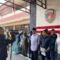 Foto: Warga Desa Kramat, Pakuhaji, Kabupaten Tangerang pertanyakan Surat Pemberitahuan Perkembangan Hasil Penyidikan (SP2HP) Ke Polres Metro Tangerang Kota, prihal adanya laporan dugaan pungutan liar (pungli) dalam program Pendaftaran Tanah Sistematis Lengkap (PTSL).