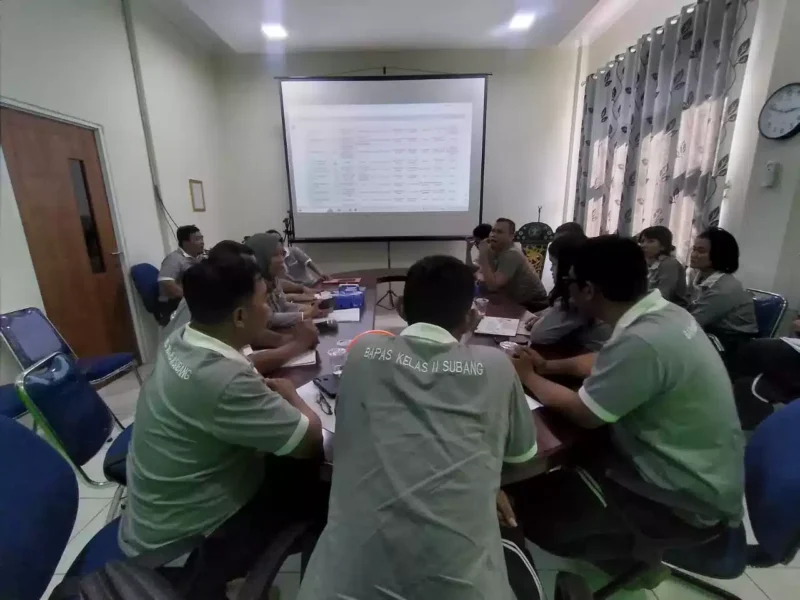 Keterangan foto : PK Bapas Subang Laksanakan Sidang Tim Pengamat Pemasyarakatan Bahas Agenda LITMAS, (Jum'at, 20/10/2023) 