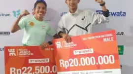 Keterangan foto : Marathon 42,2 km event terbuka berlari bersama pelari dari seluruh negeri, Minggu (22/10/2023)