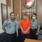 Keterangan foto : Petugas Lapas Kelas I Cipinang dan Pelaku penyelundupan Narkotika di dalam lapas, (TerasMedia/Foto) 