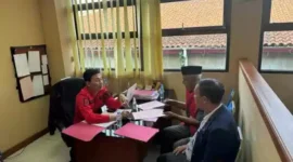 Keterangan foto : Kejari Bandung Barat Tahan Tersangka Kasus Korupsi ketua Koperasi Pegawai RI, (Jum'at, 27/10/2023) 