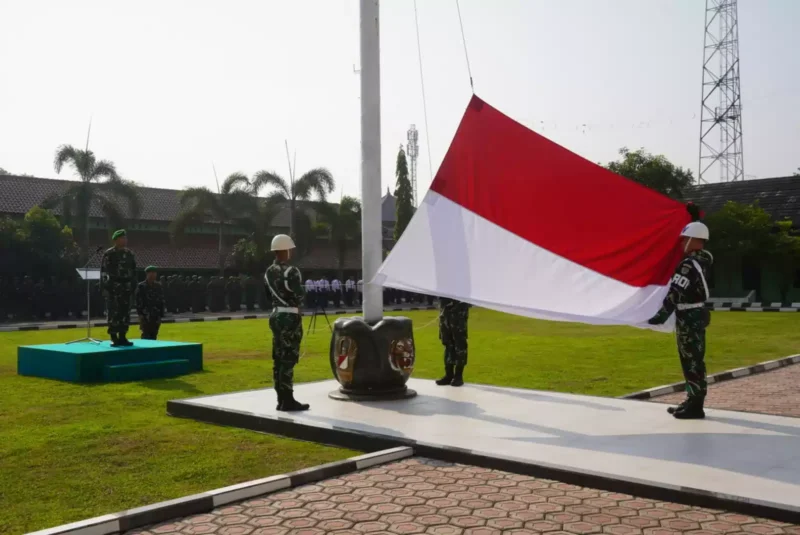 Keterangan foto : Kepala Staf Korem 064/MY Kolonel Inf Nurkhan Pimpin Upacara Pengibaran Bendera Sang Saka Merah Putih, (Sabtu, 28/10/2023) 