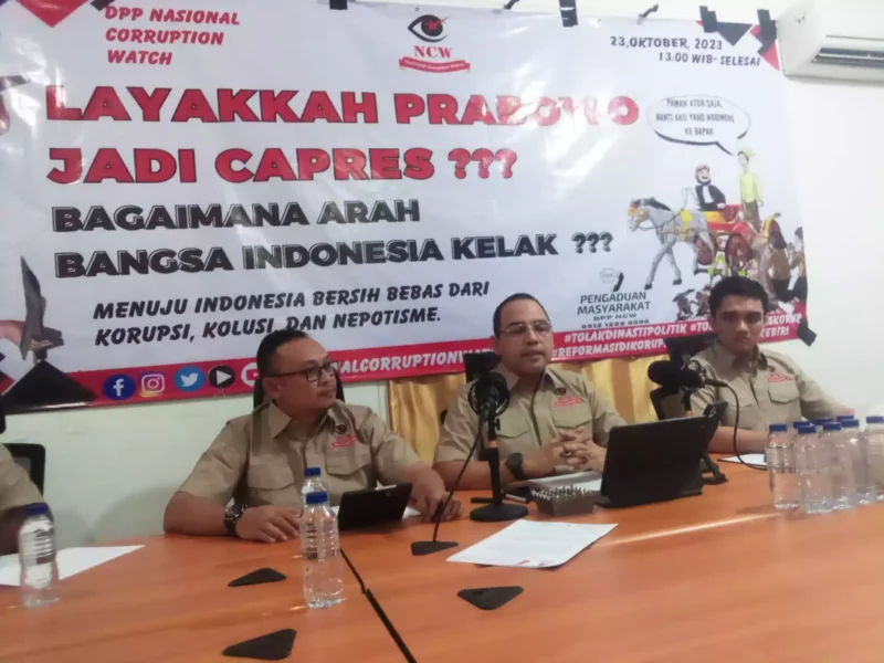 Keterangan foto : Ketua Umum DPP NCW, Hanifa Sutrisna  kepada awak media saat melakukan konferensi pers, Senin (23/10/2023) di Pancoran Jakarta Selatan.