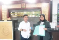 Keterangan foto : Sekjen Matahukum, Mukhsin Nasir melaporkan Perhutani ke Kekaksaan Negeri Lebak, Kamis (26/10/2023)