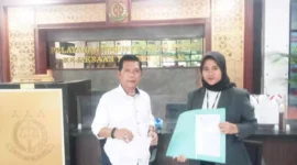 Keterangan foto : Sekjen Matahukum, Mukhsin Nasir melaporkan Perhutani ke Kekaksaan Negeri Lebak, Kamis (26/10/2023)