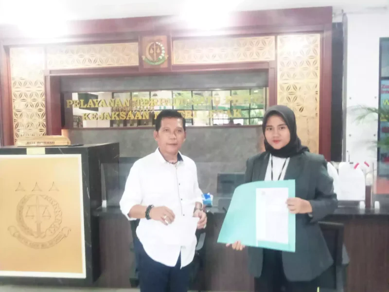 Keterangan foto : Sekjen Matahukum, Mukhsin Nasir melaporkan Perhutani ke Kekaksaan Negeri Lebak, Kamis (26/10/2023)