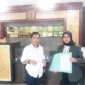 Keterangan foto : Sekjen Matahukum, Mukhsin Nasir melaporkan Perhutani ke Kekaksaan Negeri Lebak, Kamis (26/10/2023)