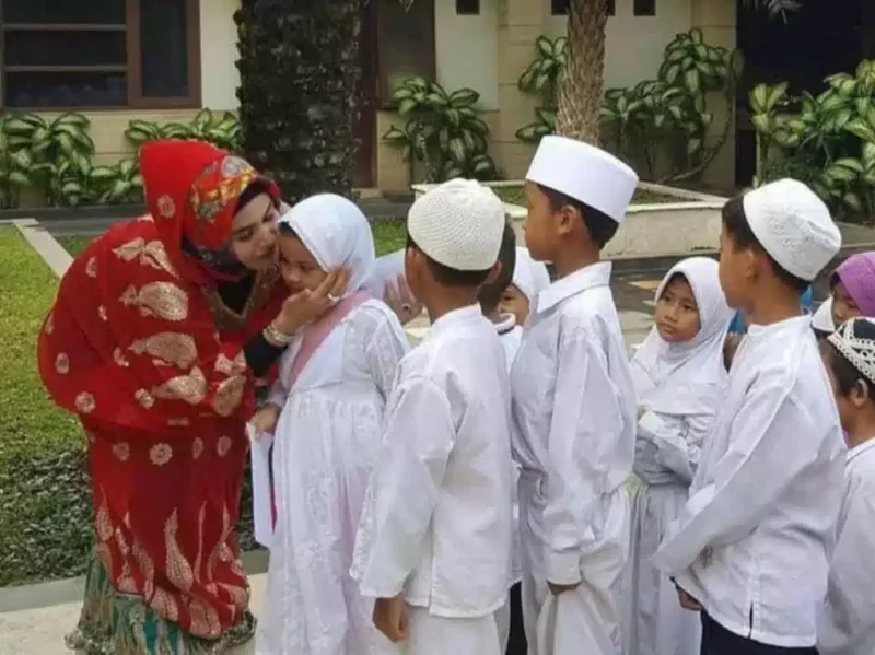 Keterangan foto : Calon Legislatif DPR RI Dapil 3 Jabar, Camellia Panduwinata, atau yang lebih dikenal dengan Teh Camel, (Minggu, 29/10/2023) 