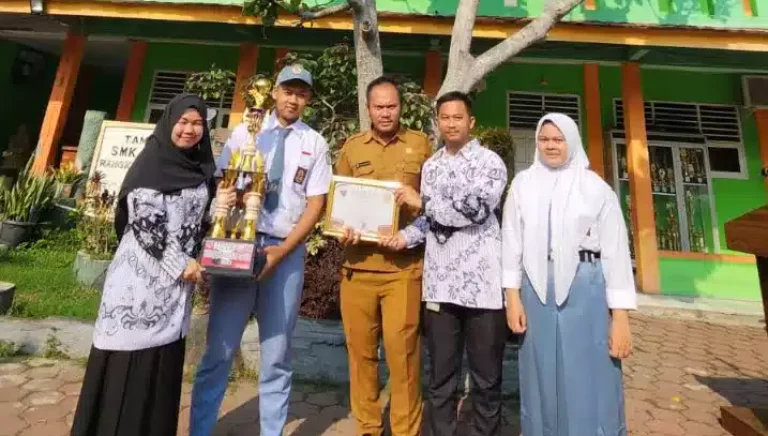 Screenshot_2023-10-31-12-20-50-09 Kepsek SMK PGRI Rangkasbitung Sambut Team Putsal SMK PGRI Usai Sabet Juara 2 Turnamen Futsal GB Cup 2023 I Teras Media