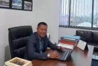 Keterangan foto : Advokat Zentoni yang merupakan Advokat spesialis dalam menyelesaikan kasus-kasus apartemen mangkrak telah resmi membuka Posko Pengaduan Konsumen Apartemen Green Cleosa Ciledug, Rabu (18/10/2023)