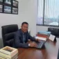 Keterangan foto : Advokat Zentoni yang merupakan Advokat spesialis dalam menyelesaikan kasus-kasus apartemen mangkrak telah resmi membuka Posko Pengaduan Konsumen Apartemen Green Cleosa Ciledug, Rabu (18/10/2023)