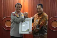 Keterangan foto : Kapolda Banten Irjen Pol Prof. Dr. Rudy Heriyanto Adi Nugroho didampingi Dirreskrimsus, Dirreskrimum dan Dirresnarkoba Polda Banten menghadiri acara Penyerahan Penghargaan Dari Dirut Perum Bulog Komjen Pol (Purn) Budi Waseso, Rabu (18/10/2023)