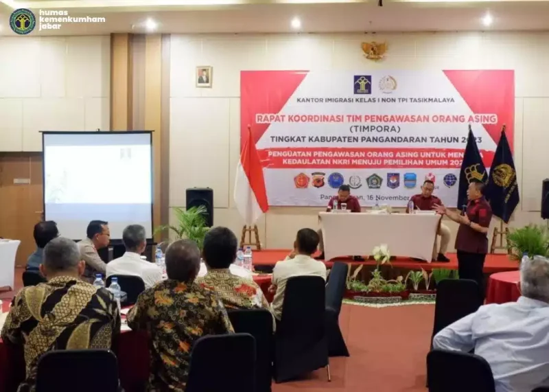 Keterangan foto : Kepala Divisi Imigrasi, (Yayan) Ingatkan Sinergitas Anggota Tim Pora dalam Pengawasan Orang Asing Di Wilayah NKRI, (Kamis, 16/11/2023) 