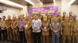 20 kepala desa (kades) dibekali wawasan kepemimpinan dan pemerintahan melalui Latihan Dasar Kepemimpinan (LDK) di Ruang Rapat Gemilang Dinas Pemberdayaan Perempuan dan Perlindungan Anak (DPPPA) Kabupaten Tangerang, Kamis (23/11/23).