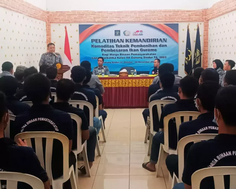 Keterangan foto : Lapas Narkotika Kelas IIA Gunung Sindur melaksanakan Pelatihan Kemandirian Komoditas Teknik Pembenihan dan Pembesaran Ikan Gurame bagi WBP, Selasa (31/10/2023)