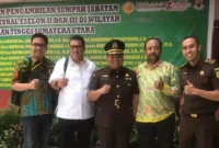 Keterangan foto : Kepala Kejaksaan Tinggi Sumatera Utara (Kajati Sumut) Idianto, SH MH melantik dan memimpin acara serah terima jabatan Wakajati Sumut, Asisten, para Kajari dan Koordinator, Rabu (1/11/2023)