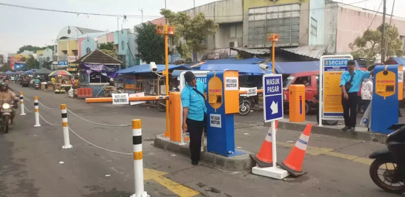 Keterangan foto : E Parkir di depan Pasar Rangkasbitung, Sabtu (4/11/2023)